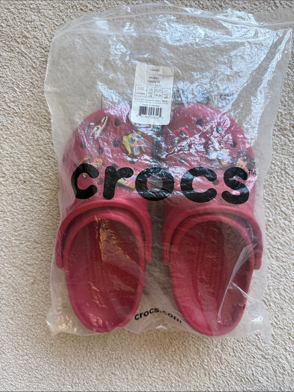 Red crocs - Picture 6 of 6